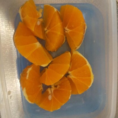 これからの季節に活躍するレシピですね
凍らしたオレンジ
そのままたべても
ウマアマですね
( ^-^)ノ∠※。.:*:・'°☆